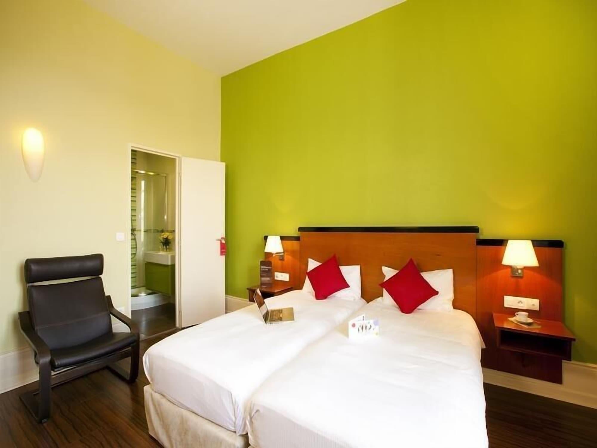 Hotels & Residences - Les Thermes Luxeuil-les-Bains Bagian luar foto