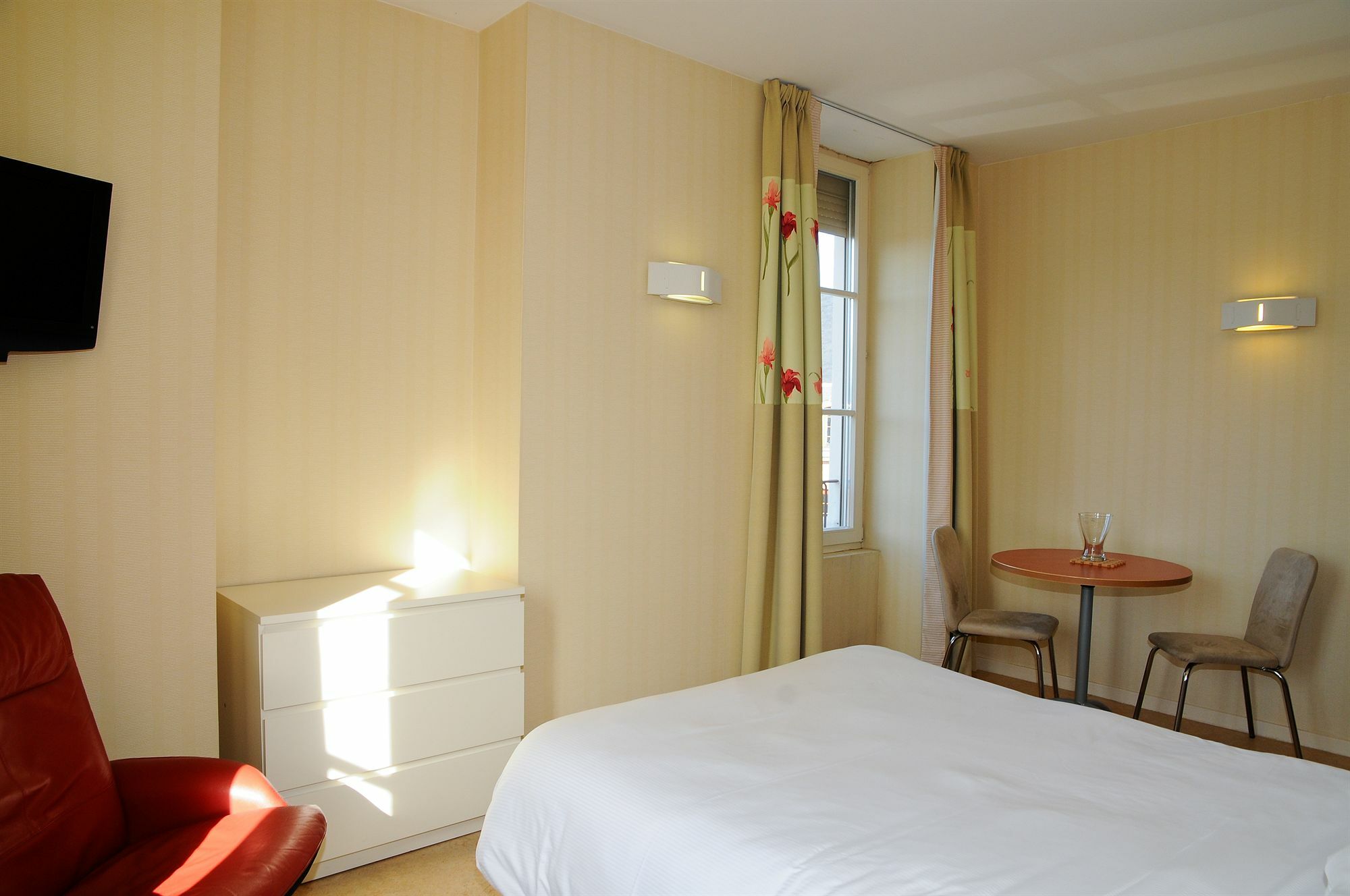 Hotels & Residences - Les Thermes Luxeuil-les-Bains Bagian luar foto